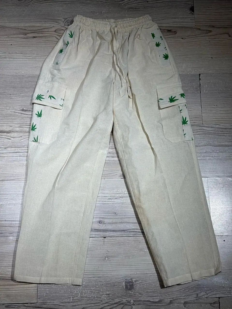 Hemp leaf-printed trousers, made in Nepal